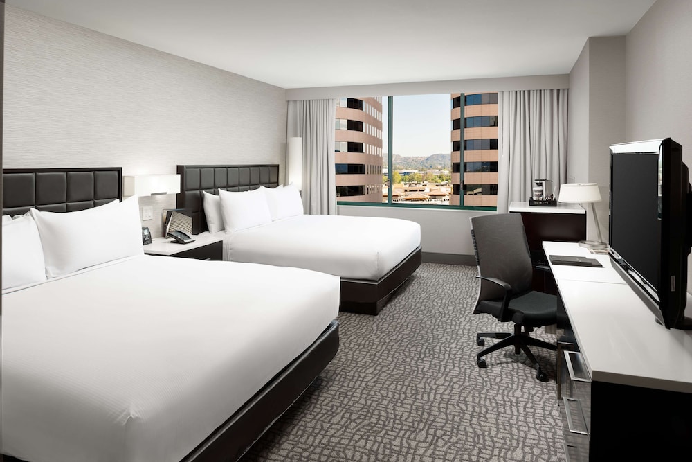 Room, Multiple Beds, Accessible (Roll-in Shower) photo 1