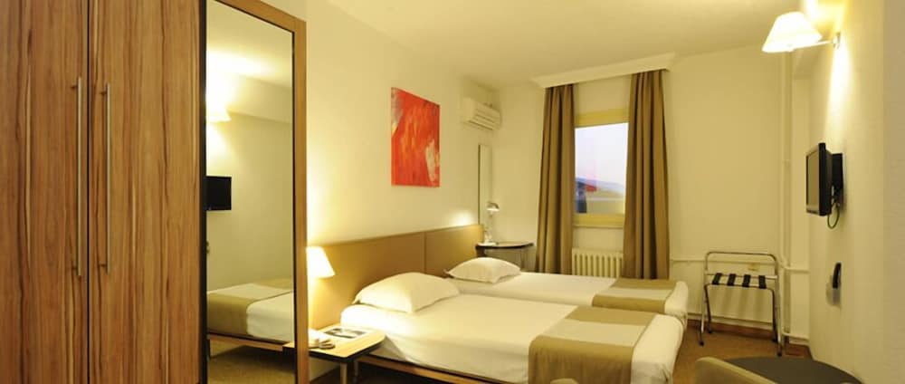 Standard Double or Twin Room photo 1