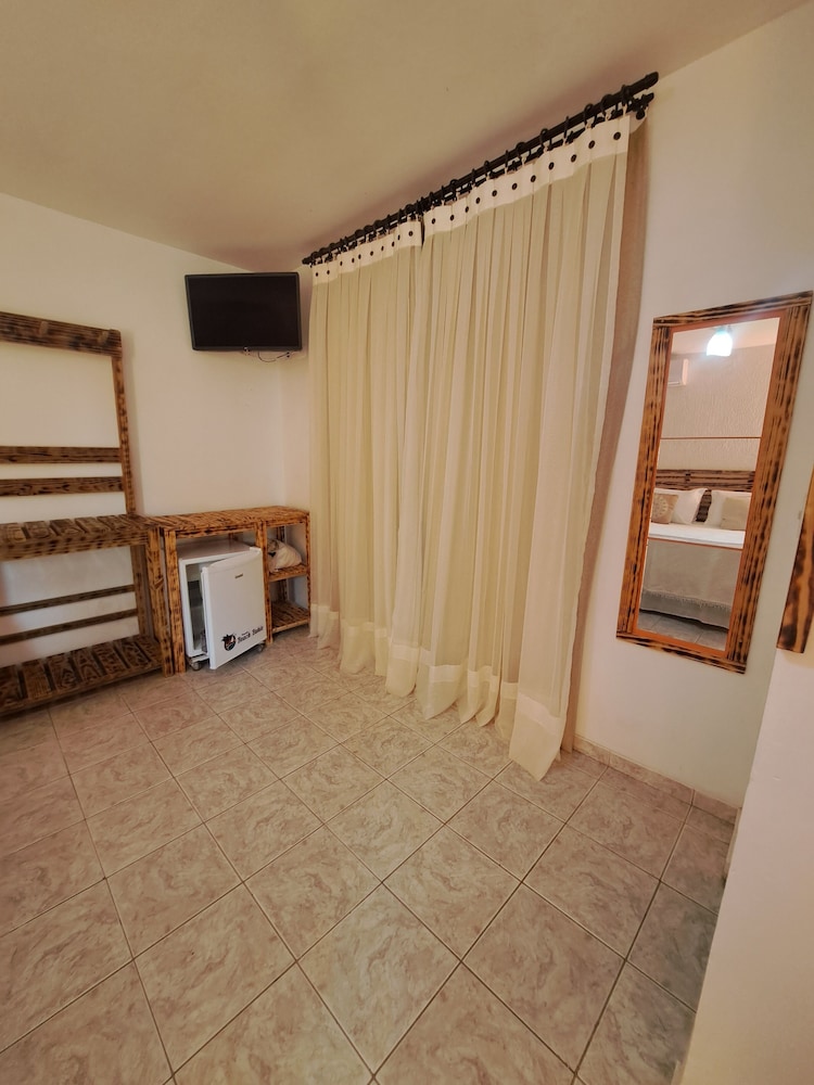 Family Quadruple Room, Pool View - Photo 2