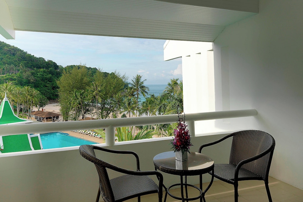 Room, 1 King Bed, Pool View - Photo 15