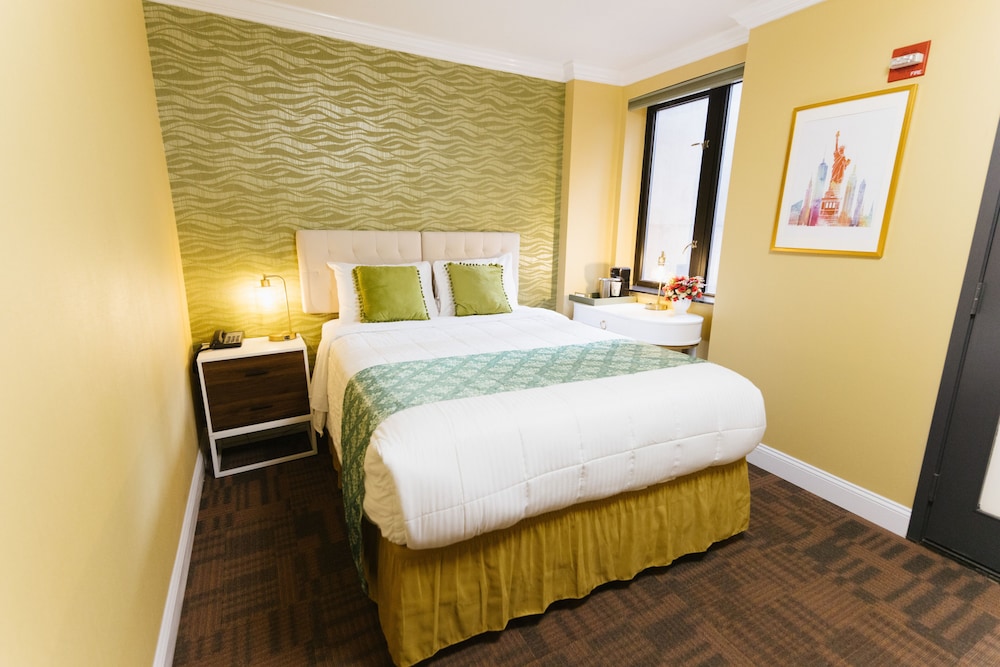ADA Deluxe Queen Bed Room