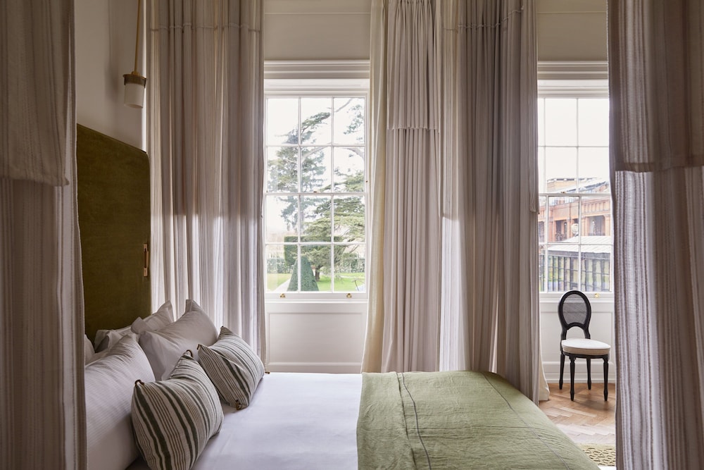Clarendon Suite photo 2