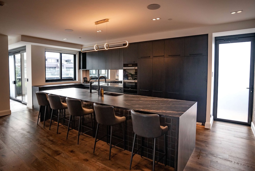 Luxury Penthouse, City View (4 King Beds) - Photo 17
