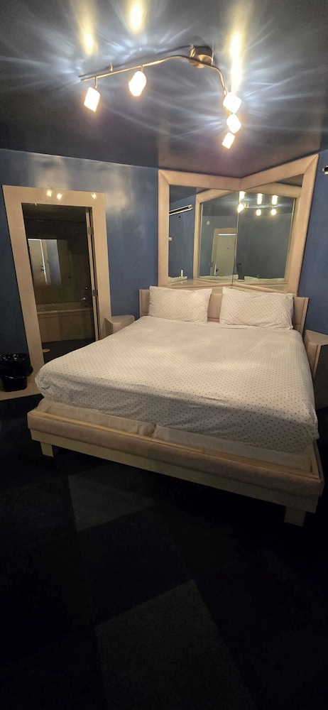 Honeymoon Room