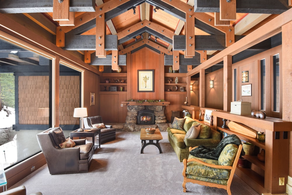 House, Multiple Beds, Patio, River View (Joy on the River)