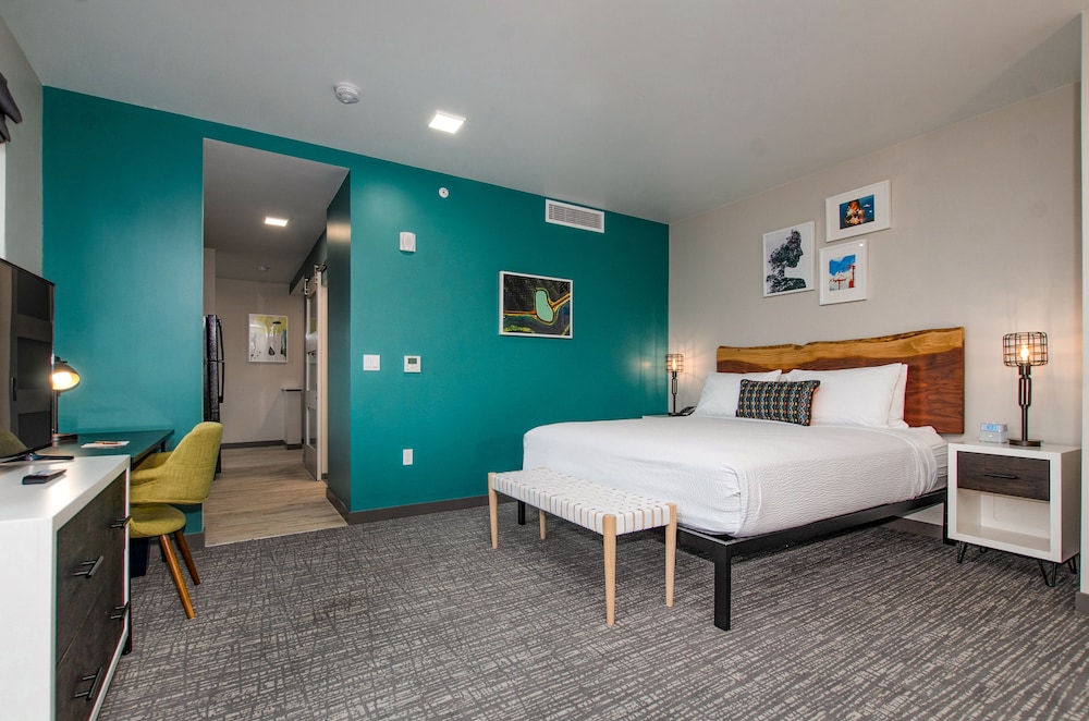 Suite, 1 King Bed, Balcony, Park View (Van Duzer King Suite - with Parkview )