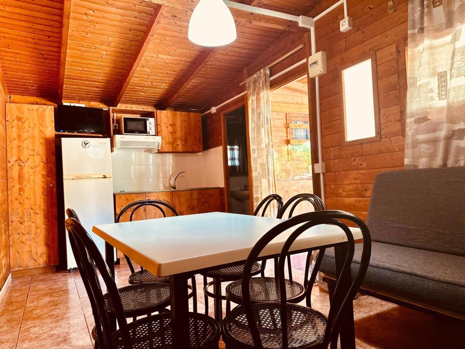 Two-Bedroom Bungalow (6 Adults) photo 3