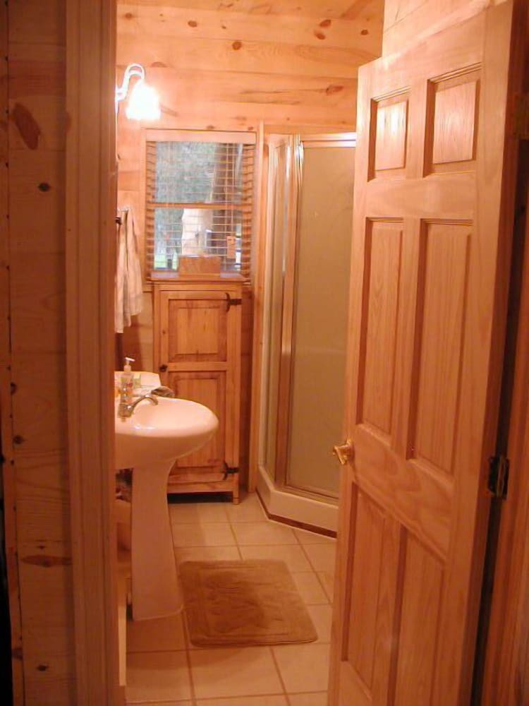 Comfort Cabin, 1 Bedroom (Poncho's Hideout) photo 3