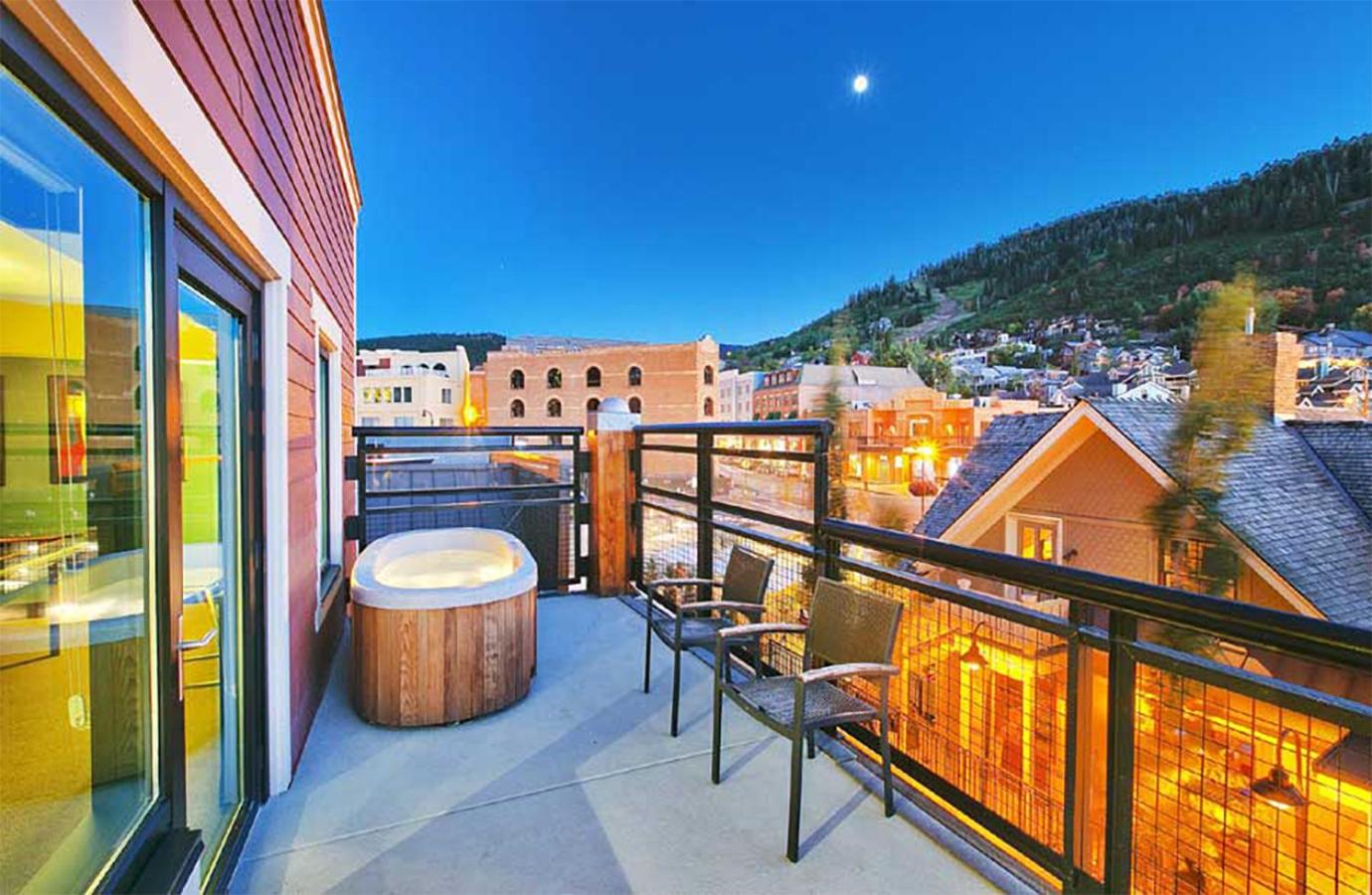 Deluxe Suite with Spa Bath photo 2