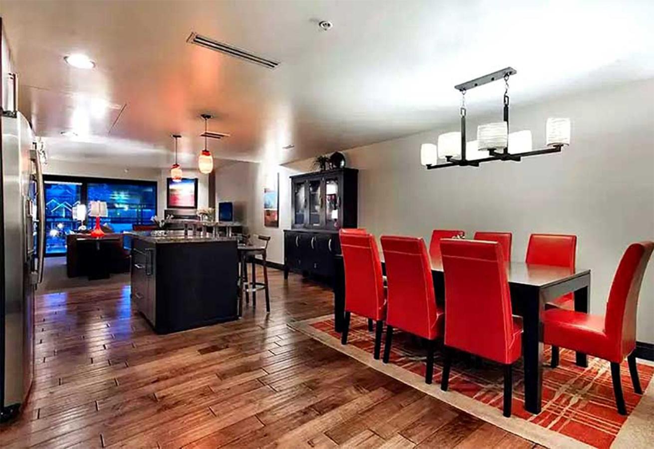 King Suite with Balcony photo 3