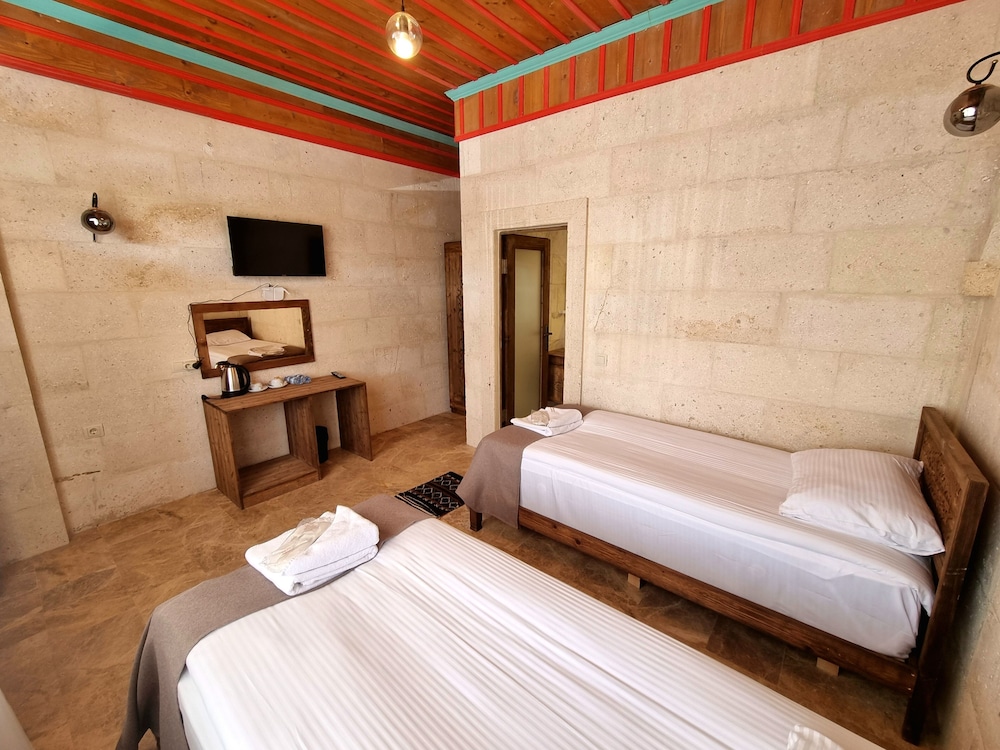 Basic Twin Room, Patio, Annex Building - Photo 2