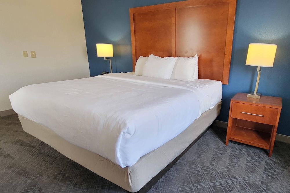 Standard Room, 1 King Bed - Photo 3