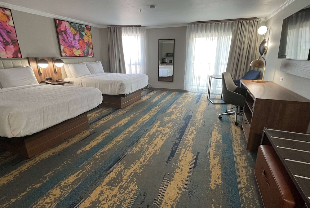 Suite, 2 Queen Beds, Non Smoking - Photo 1
