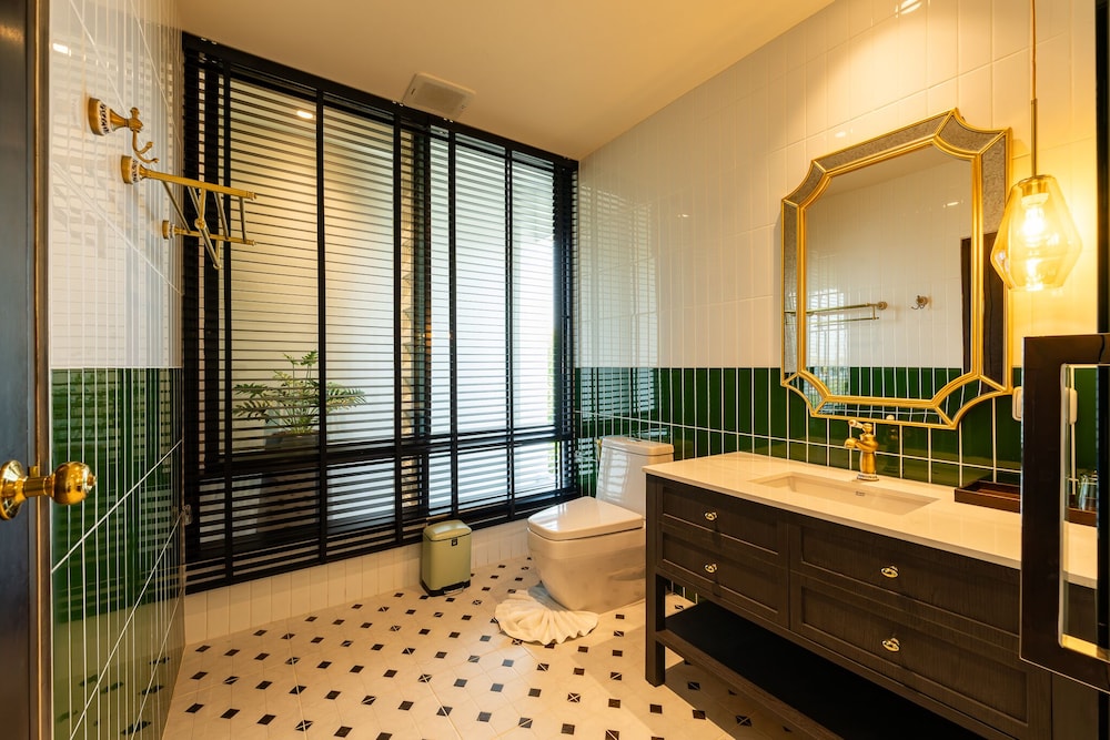 Deluxe Room - Photo 5