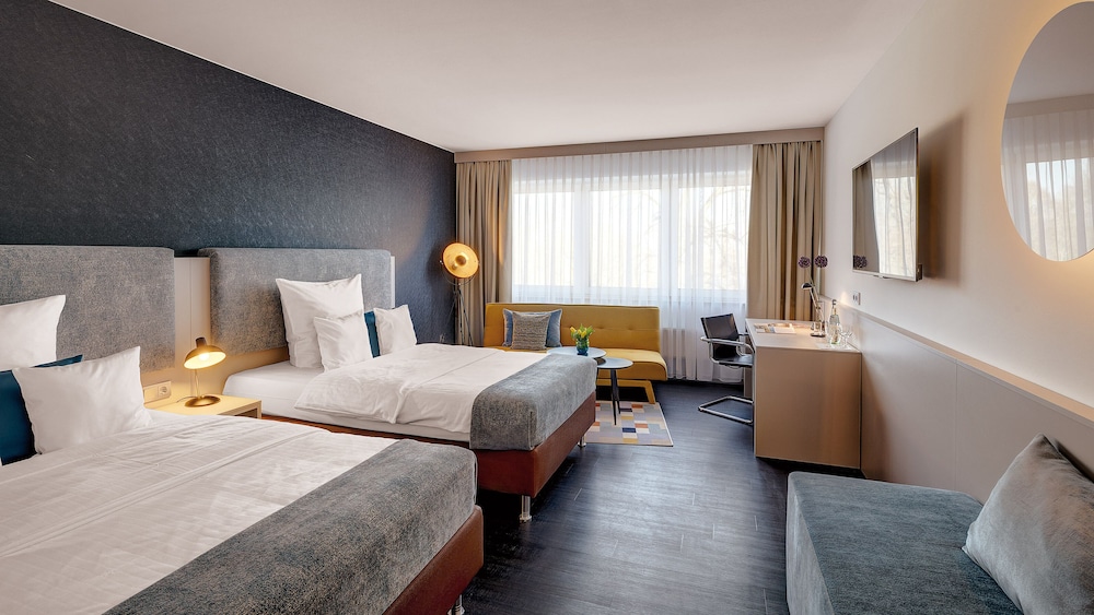 Business Double Room, 1 King Bed, City View photo 3