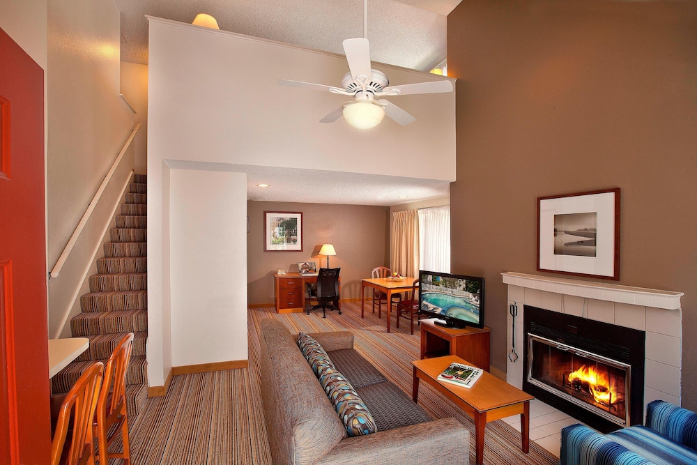 Penthouse, 1 Bedroom, Fireplace photo 1