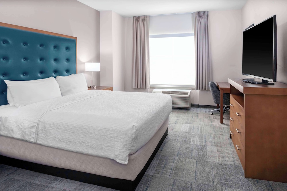 Suite, 1 King Bed, Non Smoking - Photo 2