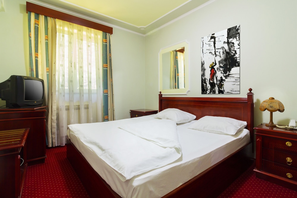 Basic Double or Twin Room, Garden View photo 2