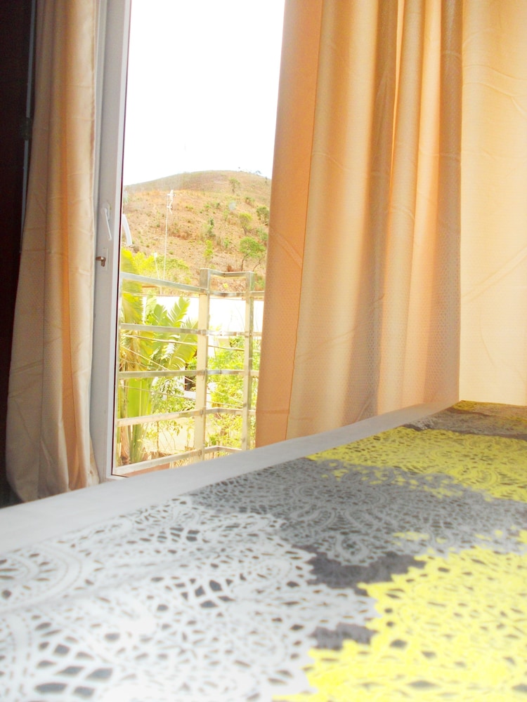 Deluxe Double Room, 1 Queen Bed, Hill View photo 2