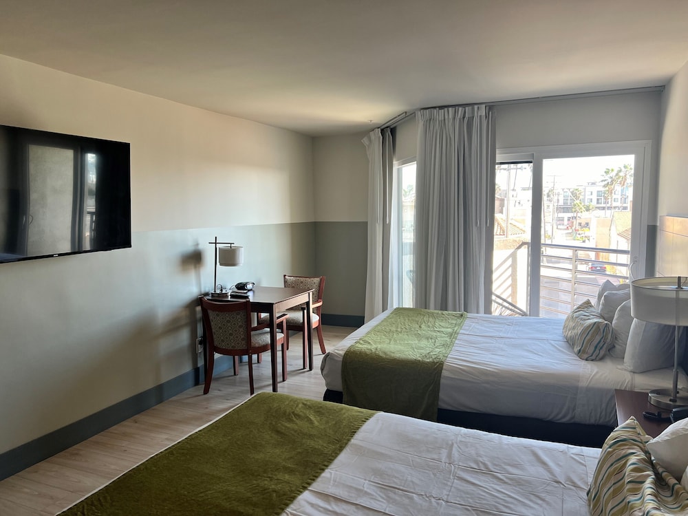 Standard Room, 2 Queen Beds, Balcony (Upper Floor) photo 2