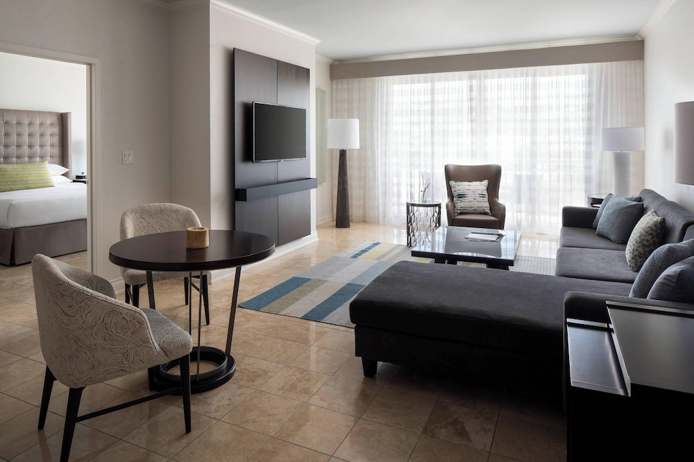 Royal Suite, 1 King Bed, Mountain View - Photo 5