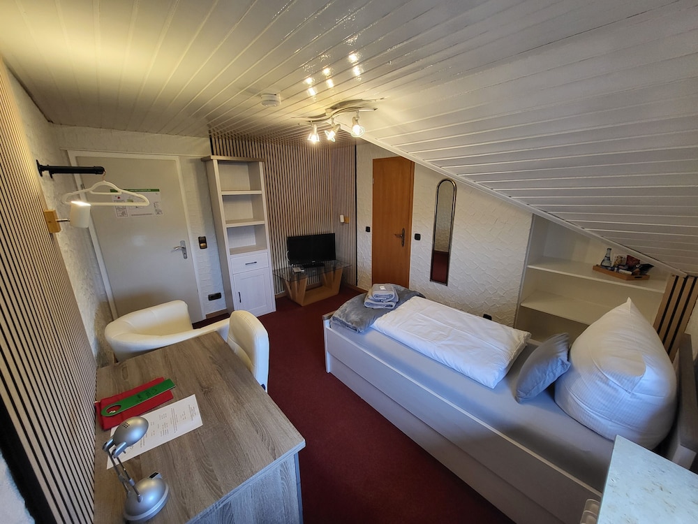 Classic Single Room