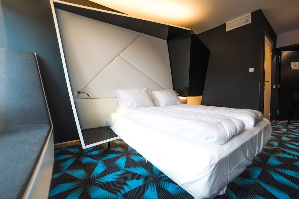 Signature Double Room, 1 Queen Bed photo 2