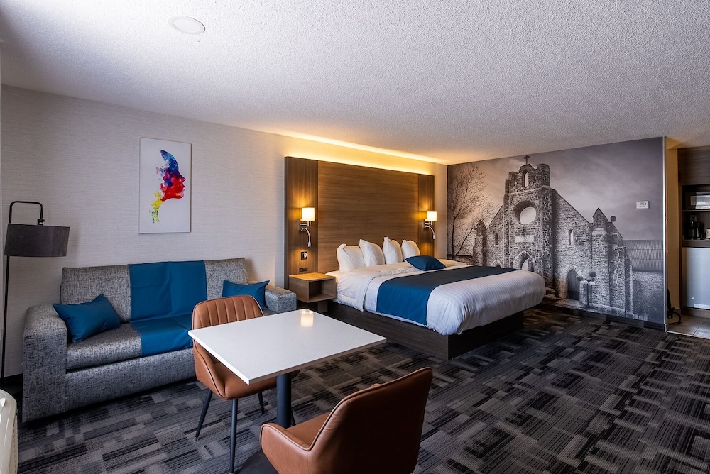 Superior Room 1 King Bed photo 2