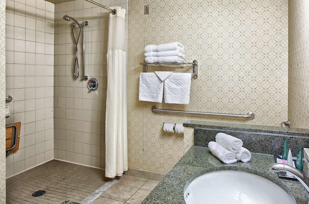 Suite, Accessible - Photo 5