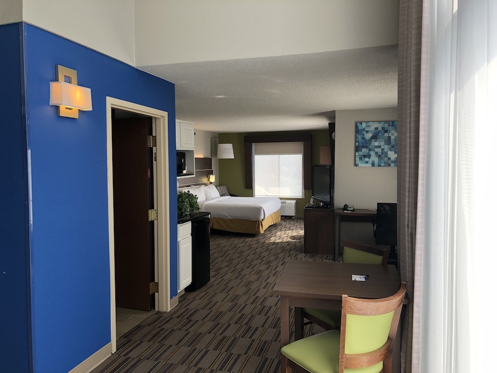 Suite, 1 King Bed (Extra Floor Space) - Photo 1