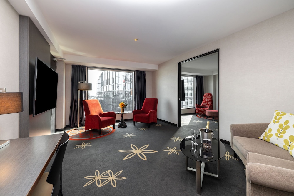 Premium King Suite - Photo 4