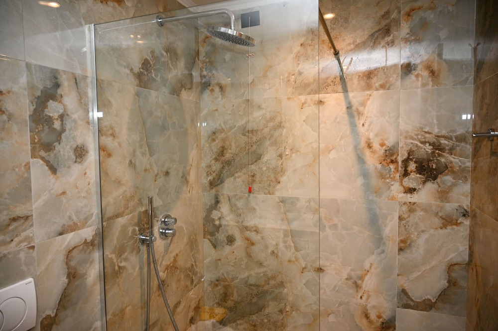 Superior Double Room, Balcony, Partial Sea View photo 3