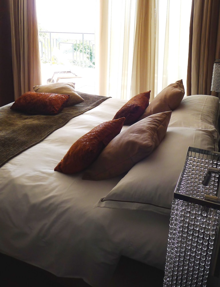 Suite - Photo 1