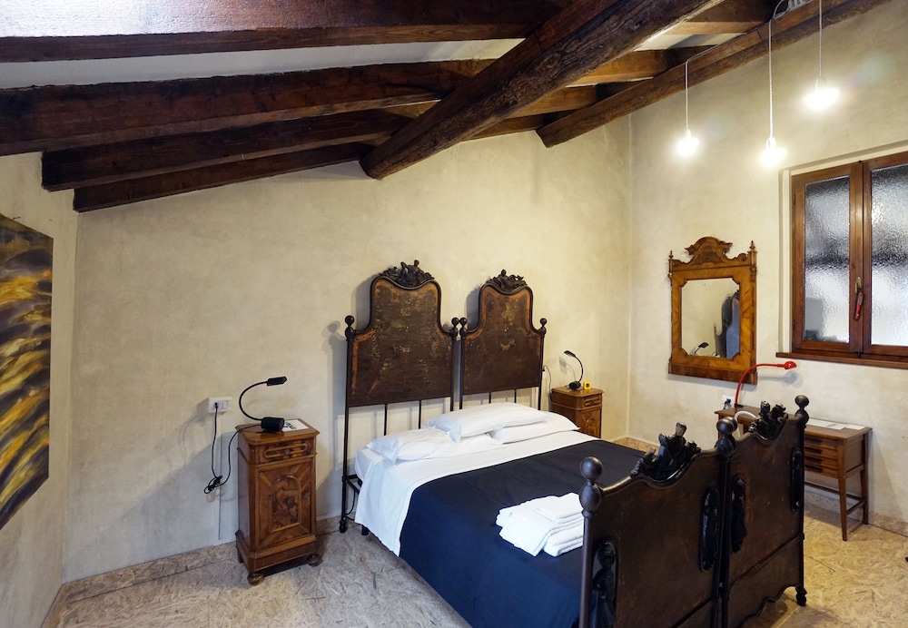 Deluxe Room, 1 Bedroom, Ensuite photo 3