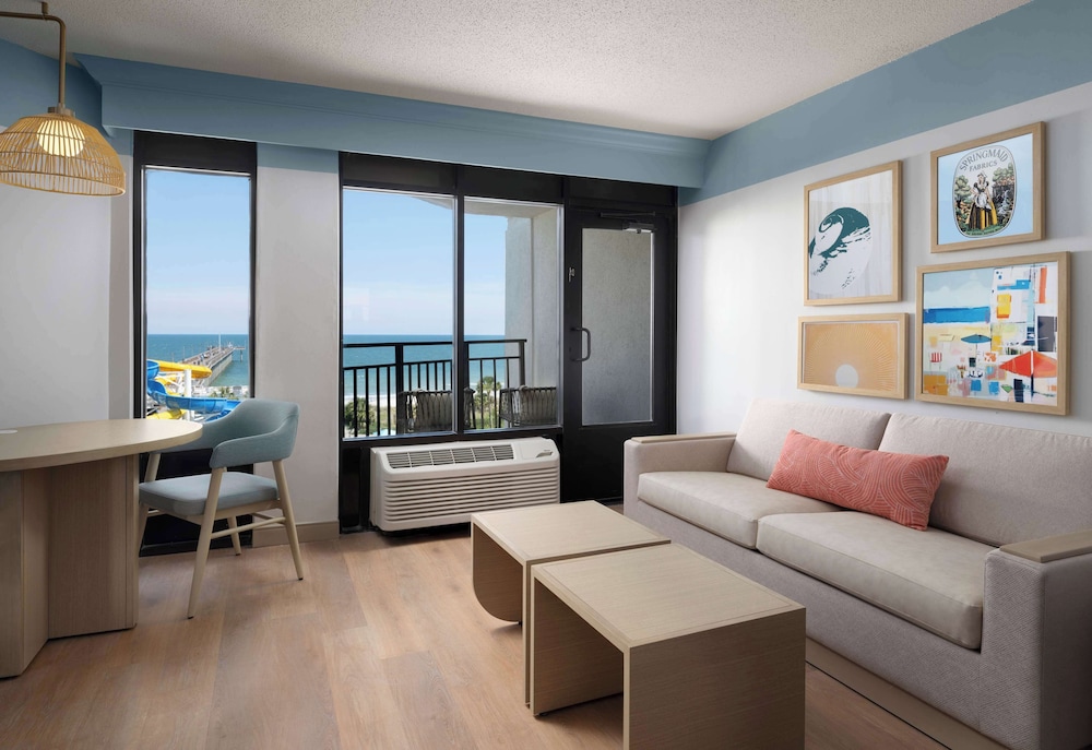 Room, 1 King Bed, Partial Ocean View (Mobility, Hearing, Bathtub) - Photo 5