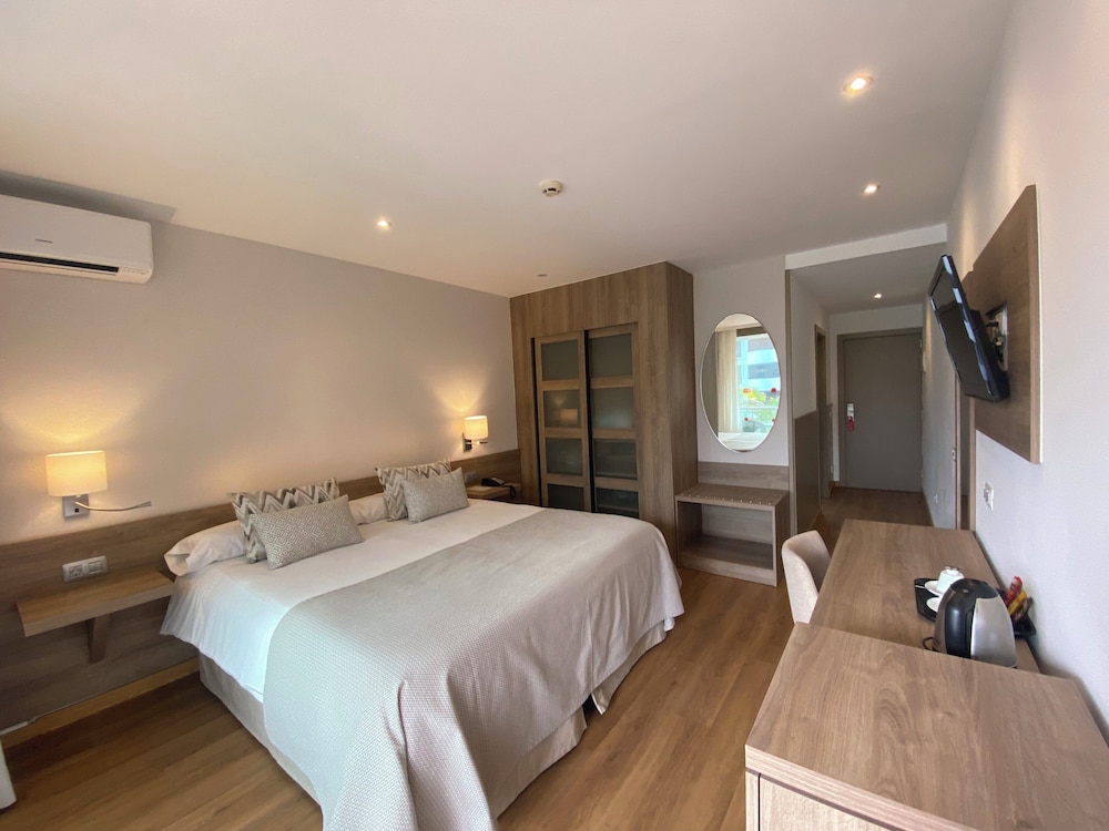 Comfort Triple Room thumbnail 6