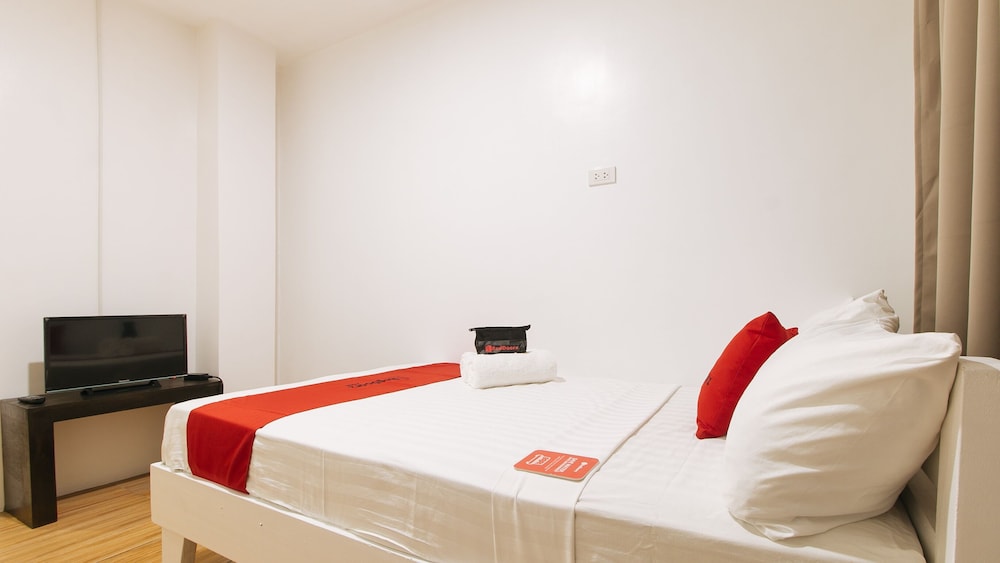 Double Room (Reddoorz) - Photo 6