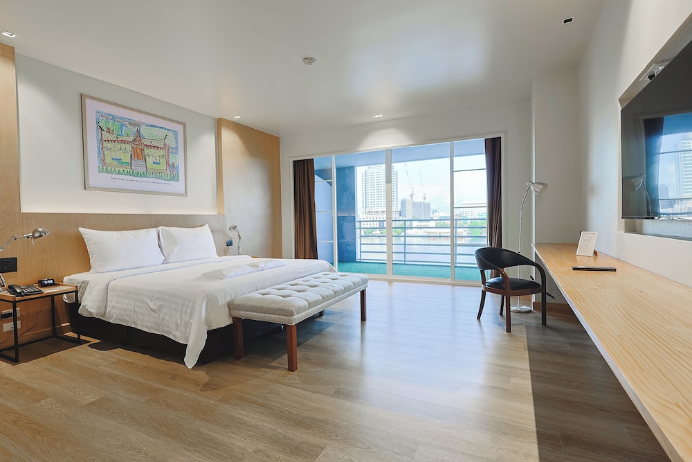 Premier Modern Room King bed (River View)