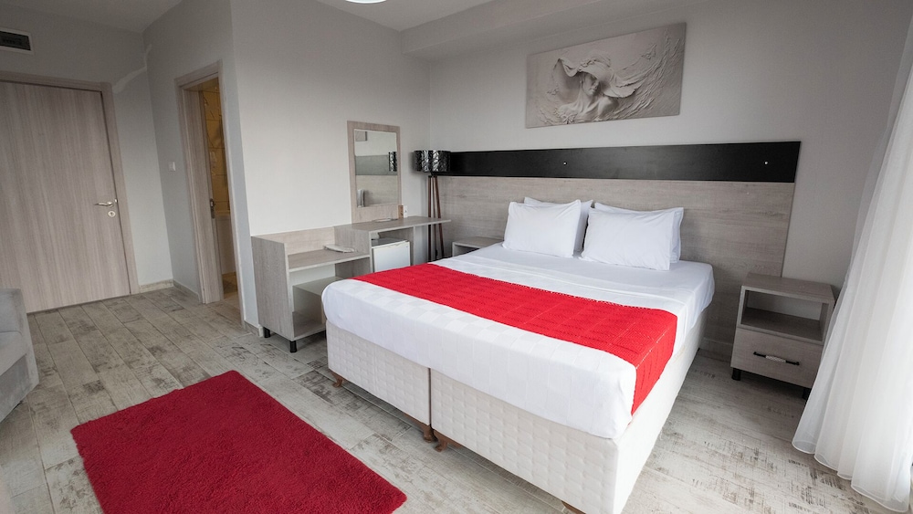 Corner Room with Sea View - Photo 8