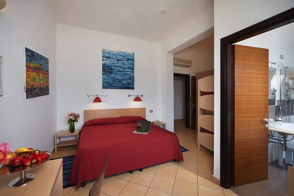 Superior Quadruple Room, Balcony, Ocean View photo 2