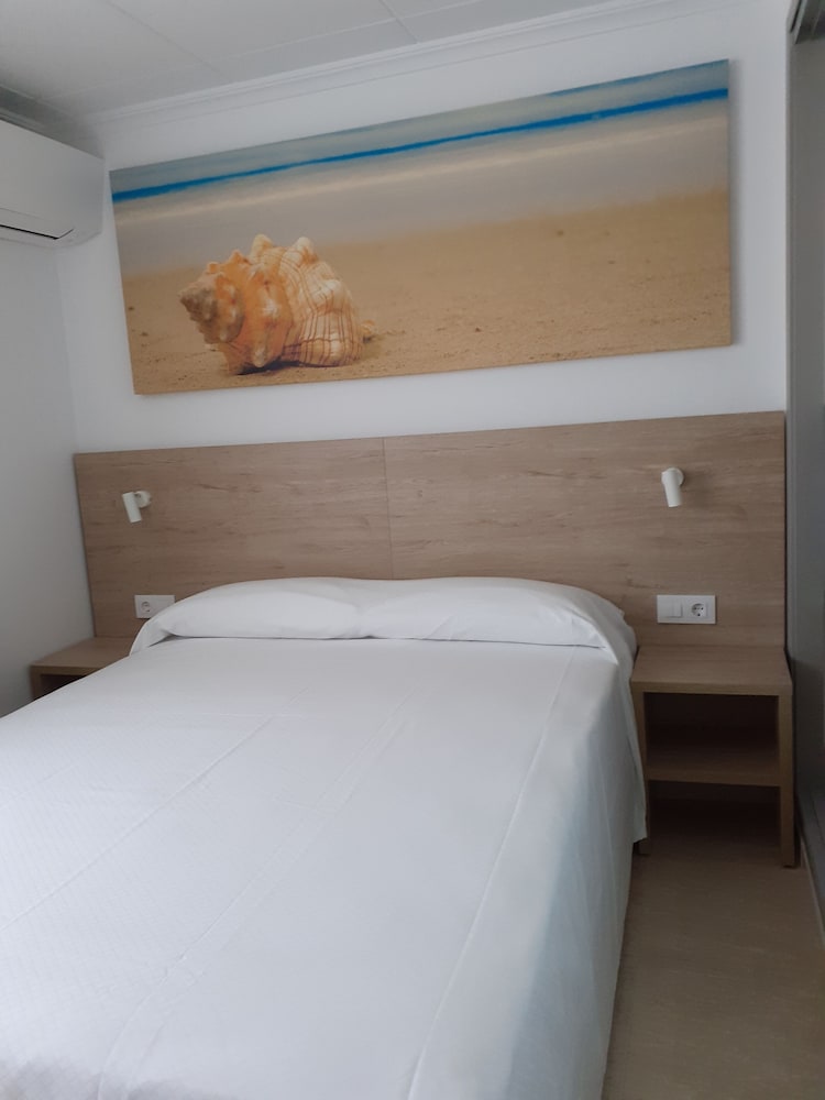 Double or twin room with terrace, 2 people - Photo 8