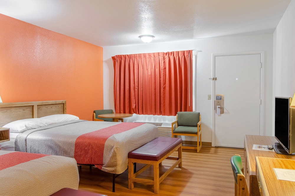 Deluxe Room, Multiple Beds, Non Smoking, Kitchenette photo 2