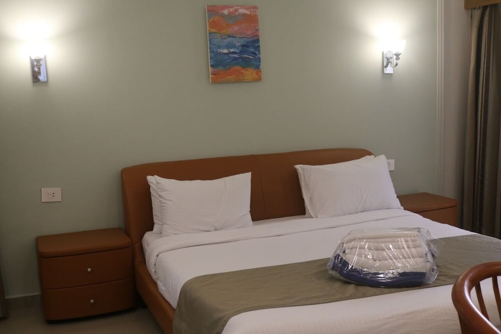 Suite, 2 Bedrooms - Photo 13