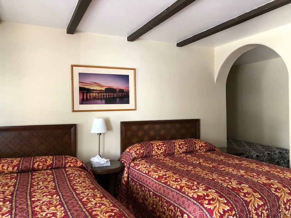 Room, 2 Queen Beds photo 2