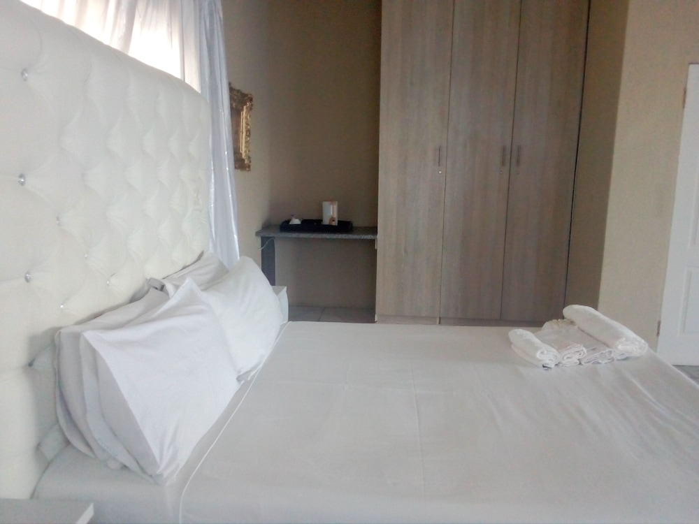 Economy Double Room photo 2