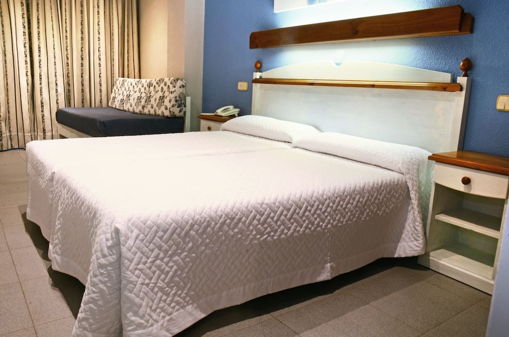 Habitación Triple, Balcón