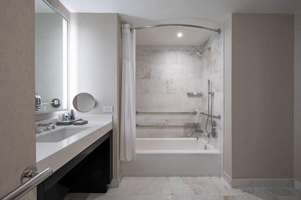 Room, 2 Double Beds (Mobility Accessible, Tub) thumbnail 5