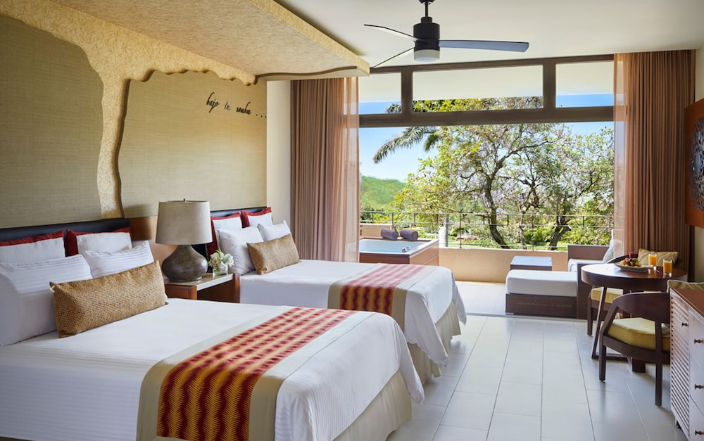Suite Junior Doble Preferred Club con Vista Tropical