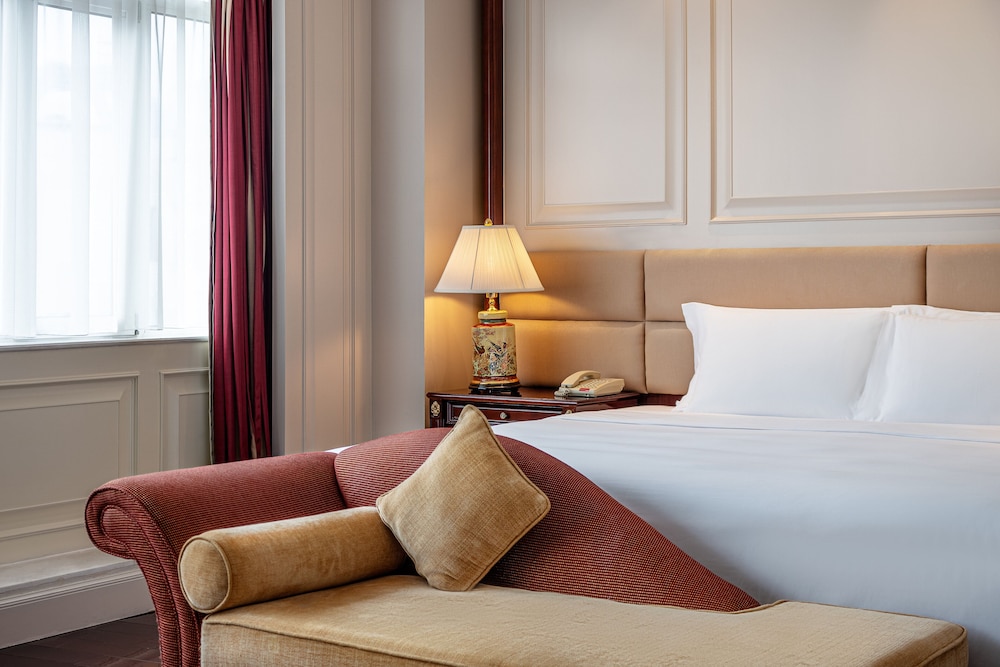 Junior Studio Suite, 1 King Bed (Living and Dining Areas) - Photo 4