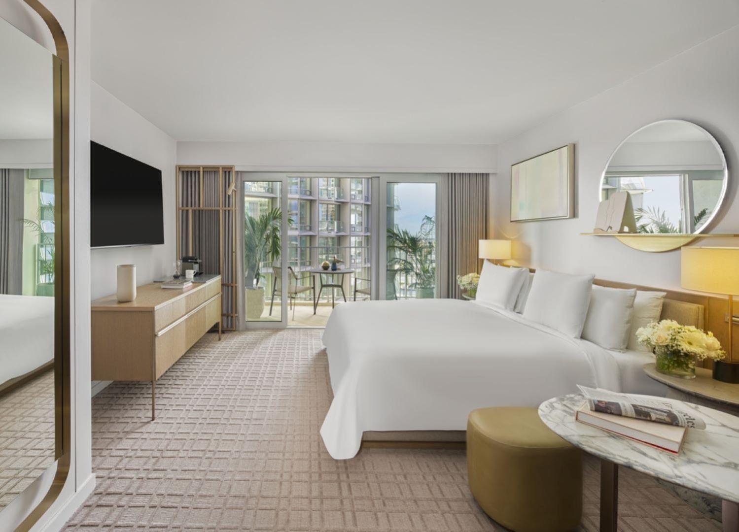 Century Plaza King Room with Roll-In Shower and Balcony - Mobility Access